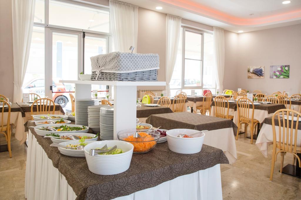 Hotel Nuovo Fiore Cattolica Kültér fotó