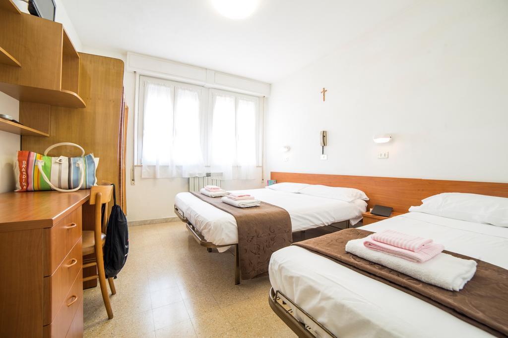 Hotel Nuovo Fiore Cattolica Kültér fotó