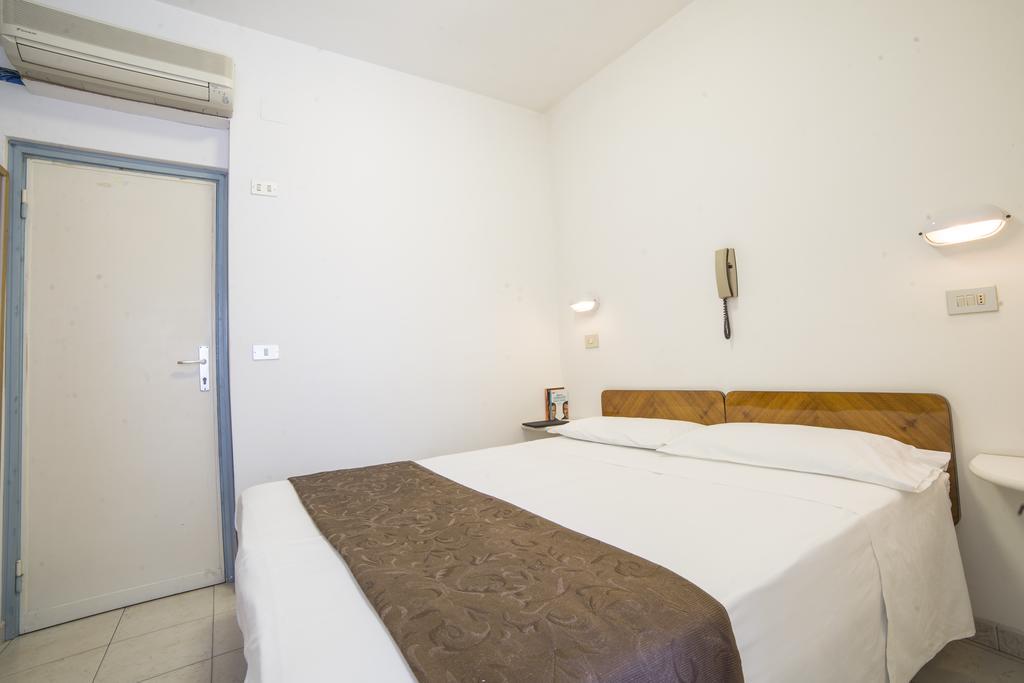 Hotel Nuovo Fiore Cattolica Kültér fotó